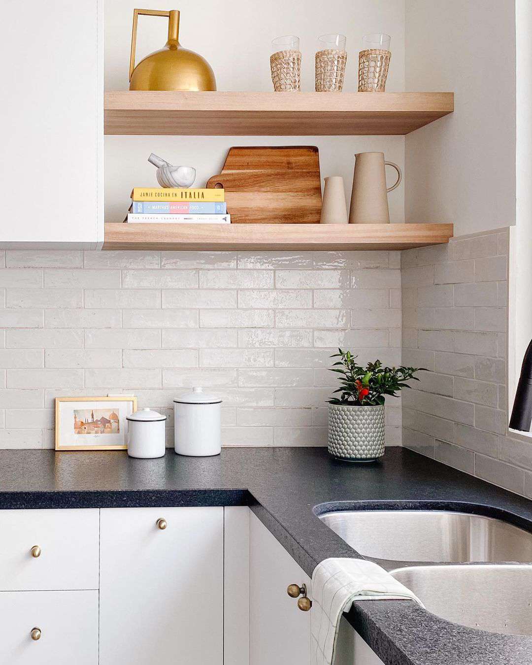 simple blanco backsplash