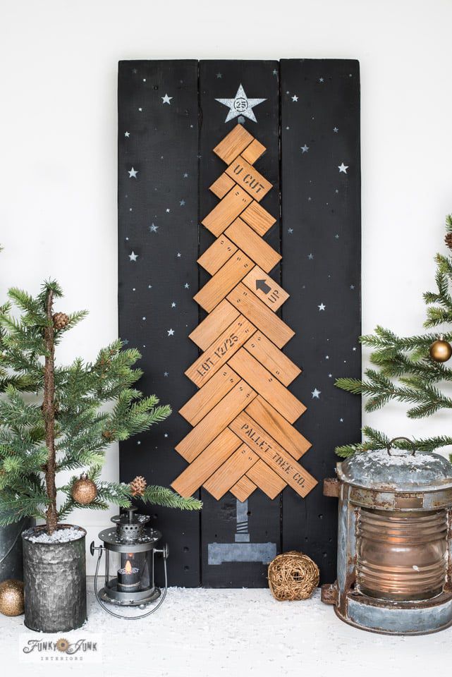 Ein Weihnachtsbaum mit Fischgrätenmuster aus Holz