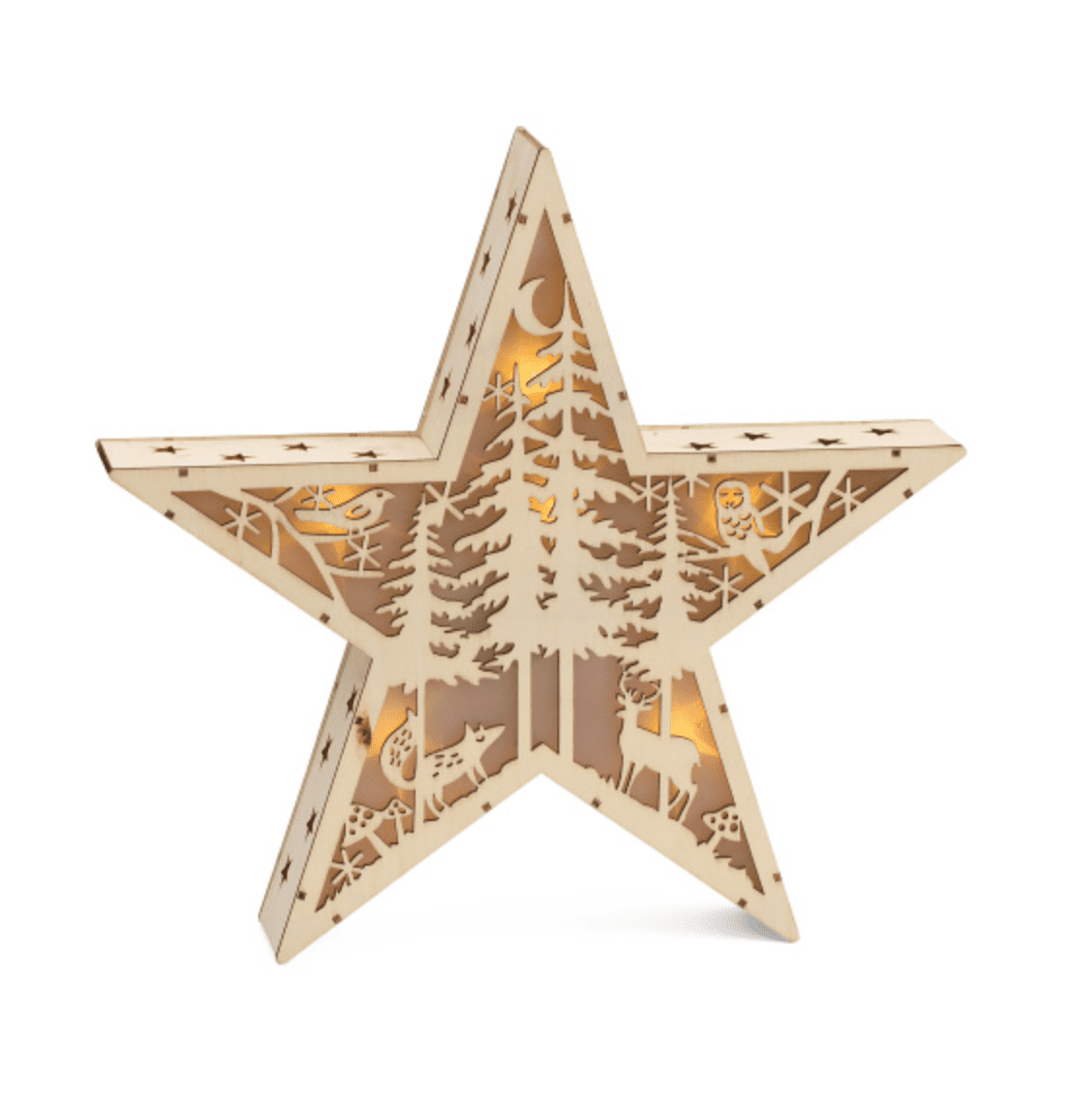 Estrela decorativa de madeira esculpida da T.J. Maxx com iluminação em um fundo branco em branco