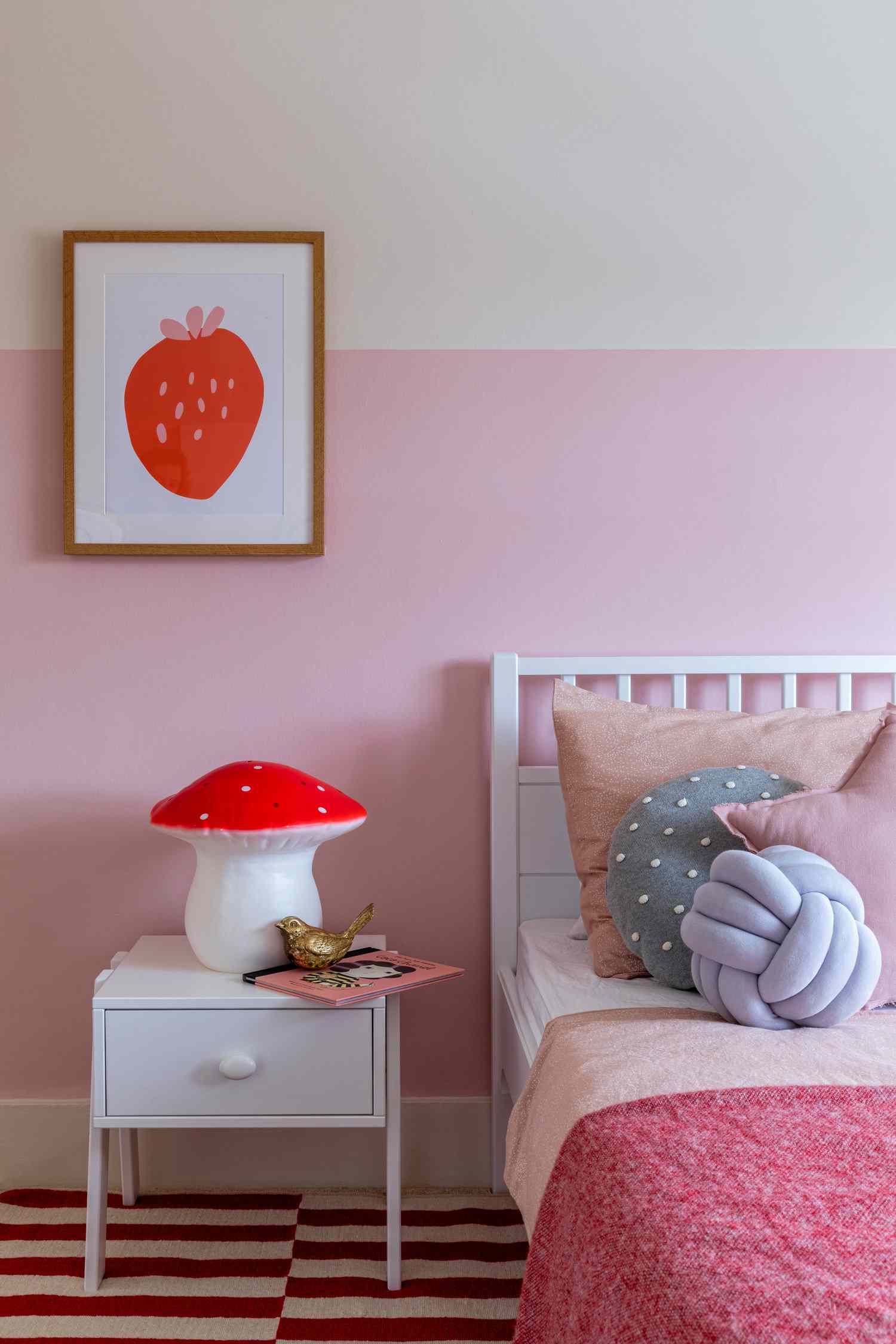rosa und rote kleinkindzimmer ideen