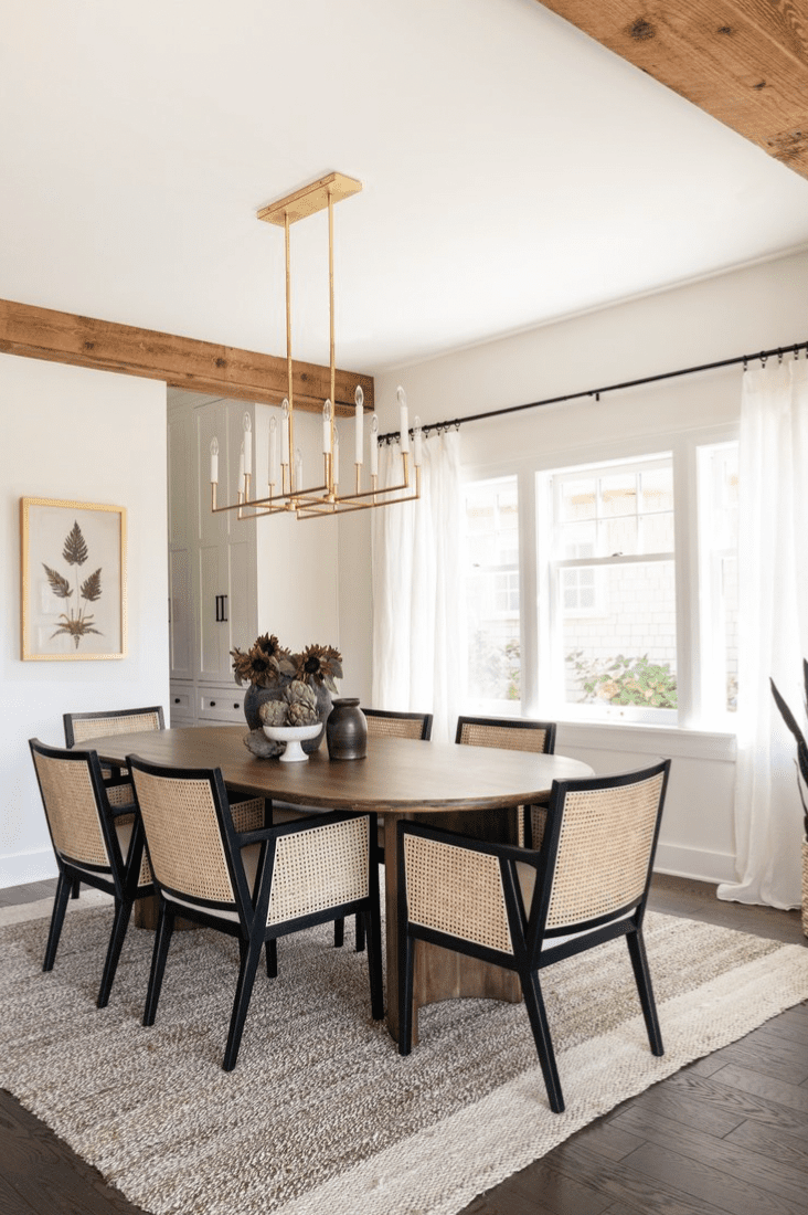 cortinas blancas en comedor