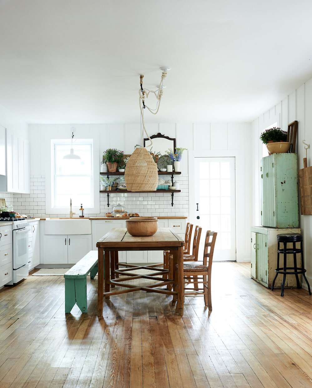 modern farmhouse kitchen dining room