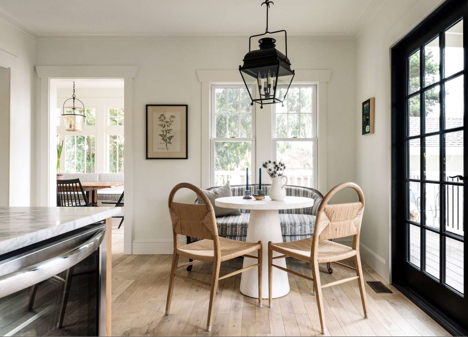 modern farmhouse breakfast nook