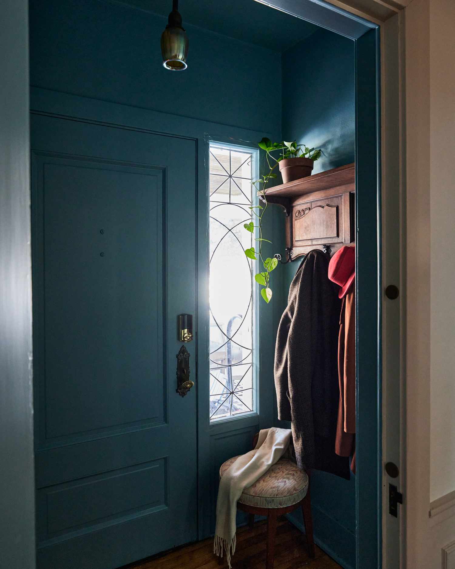 Color de la puerta azul oscuro