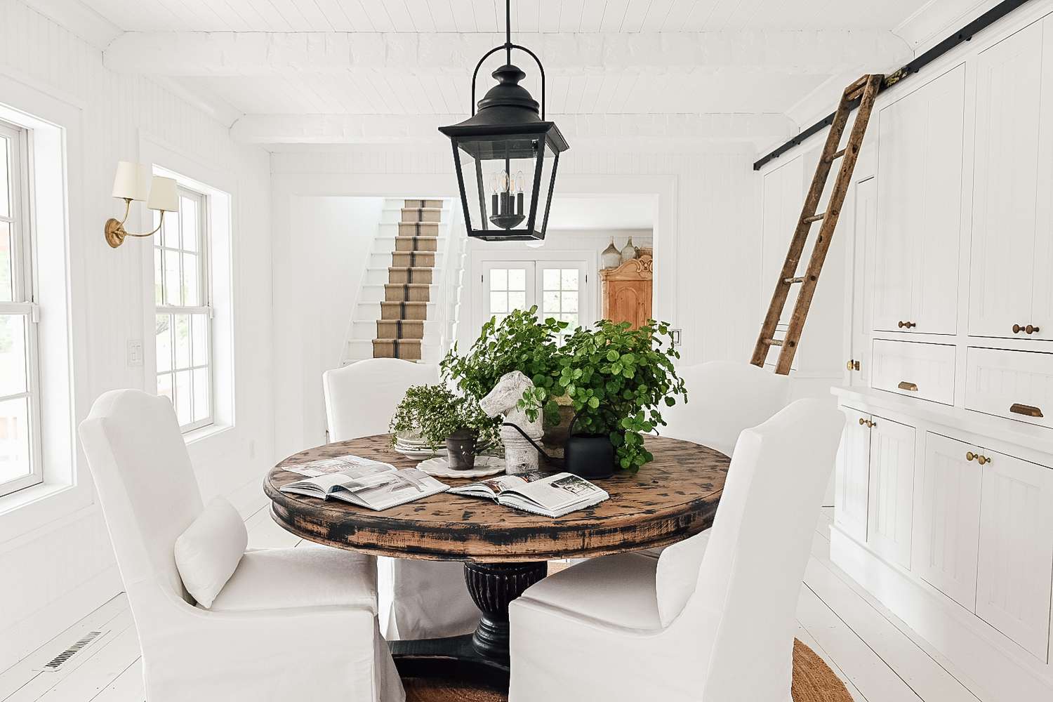 small modern farmhouse dining room 