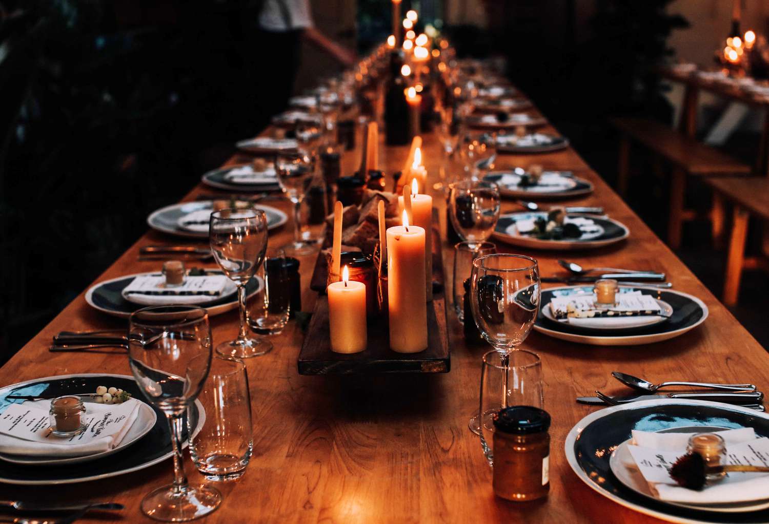dinner party table setting