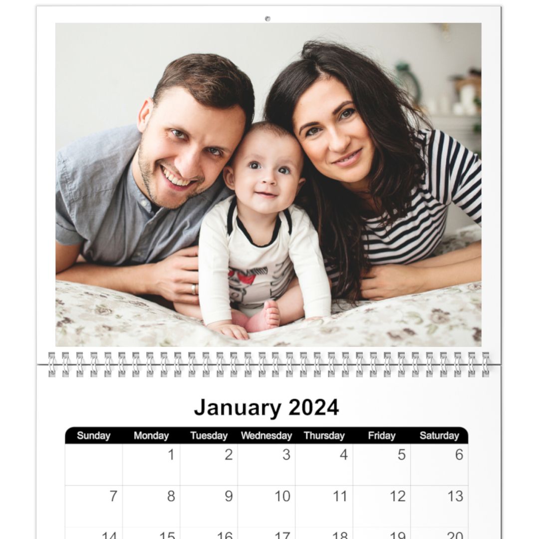 Kalender mit Foto von einem Paar und einem Baby