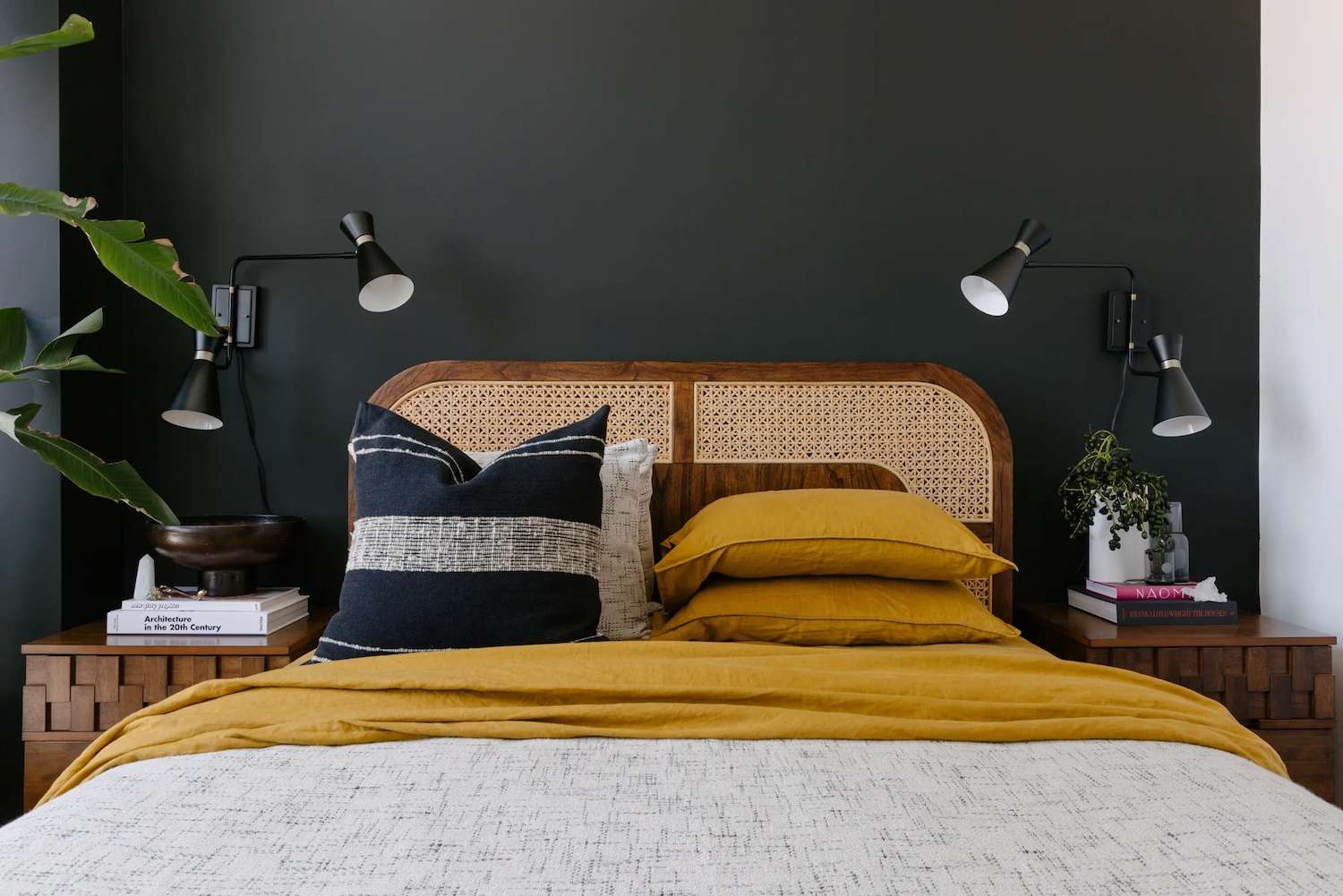 pared de acento negro tonos tierra dormitorio
