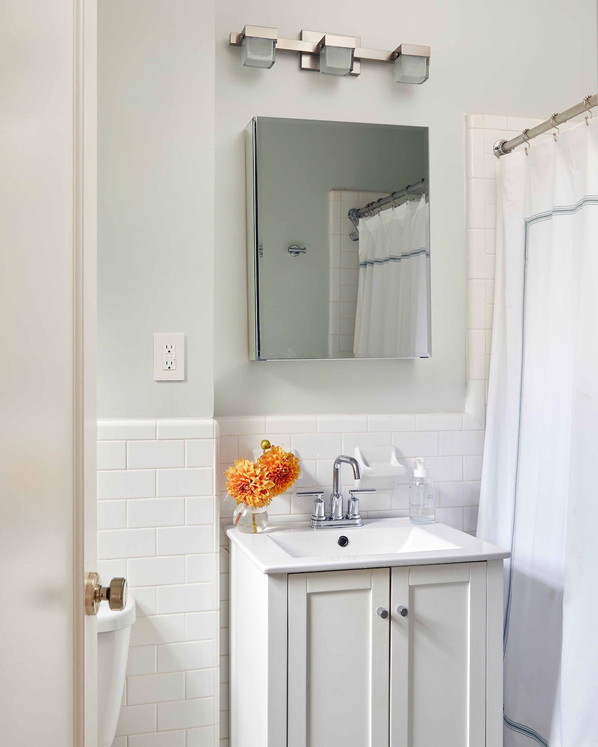 light gray neutral bathroom paint colors