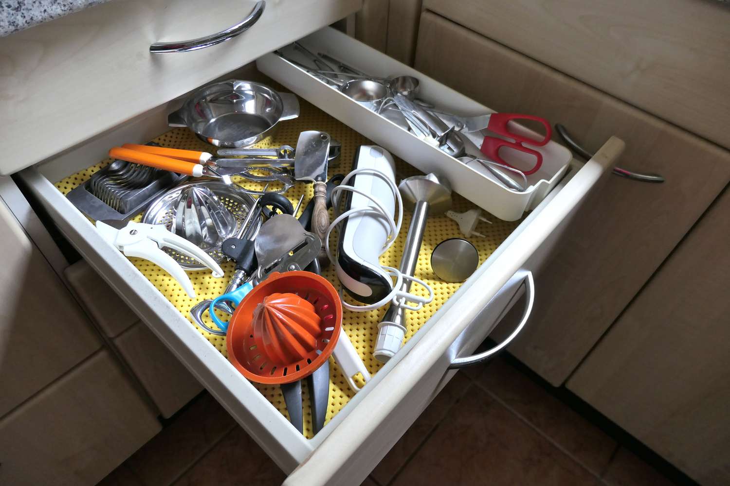 full utensil drawer