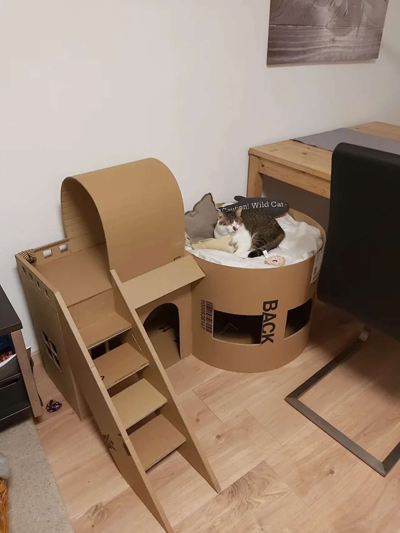 DIY mansión de cartón para gatos