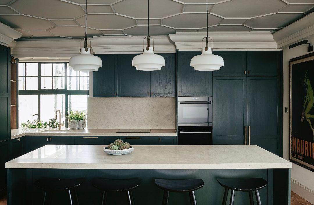 Cocina Art Decó verde azulado oscuro