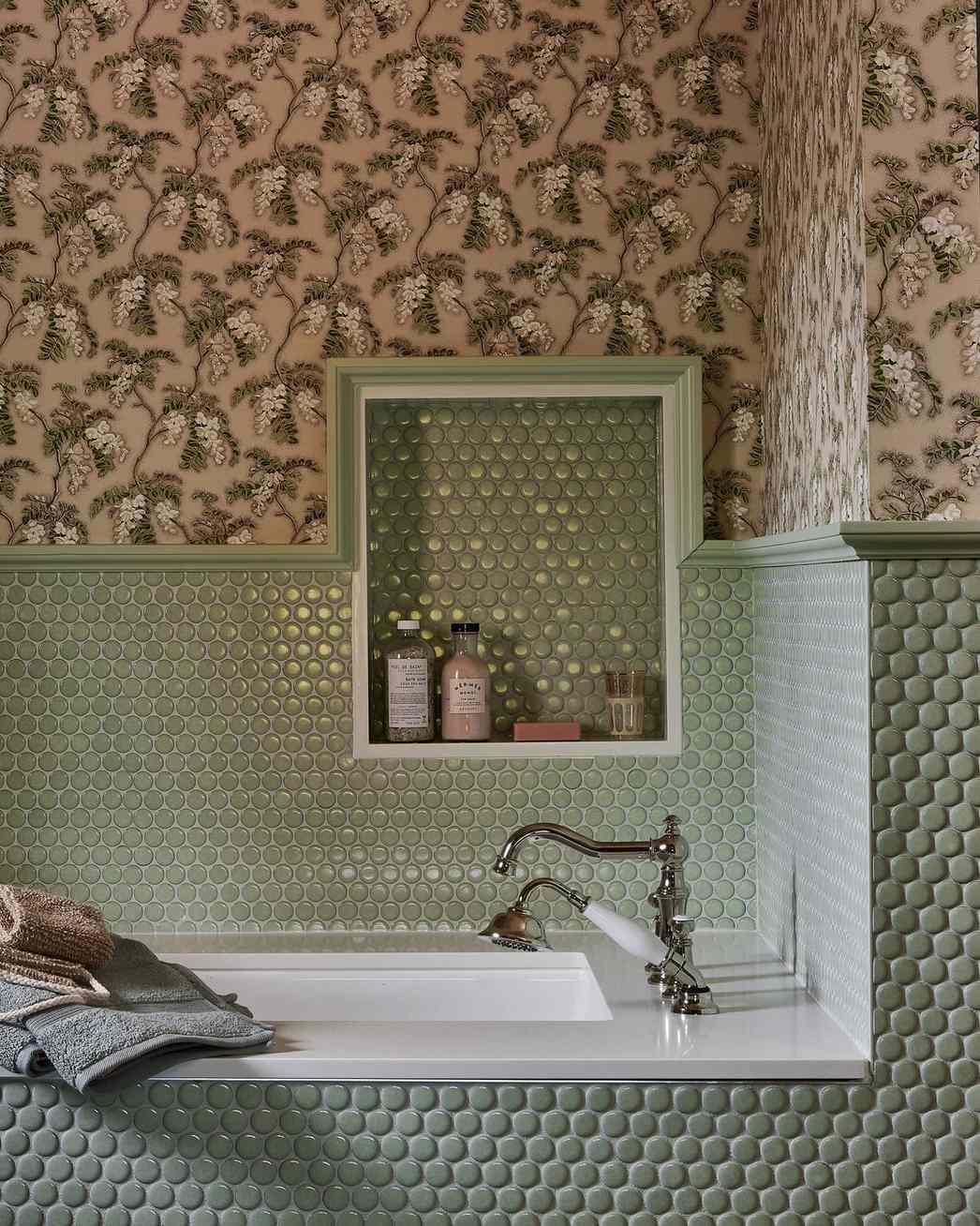 azulejos de colores penny tile bathtub tile ideas
