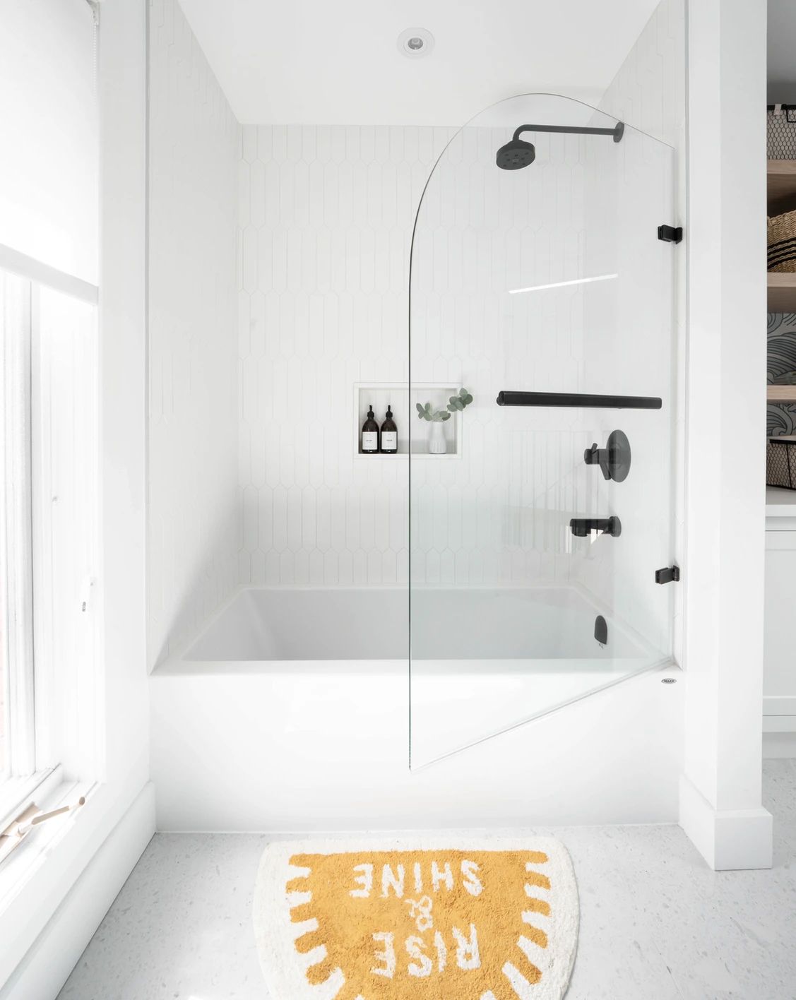pill-shaped bathtub tile ideas