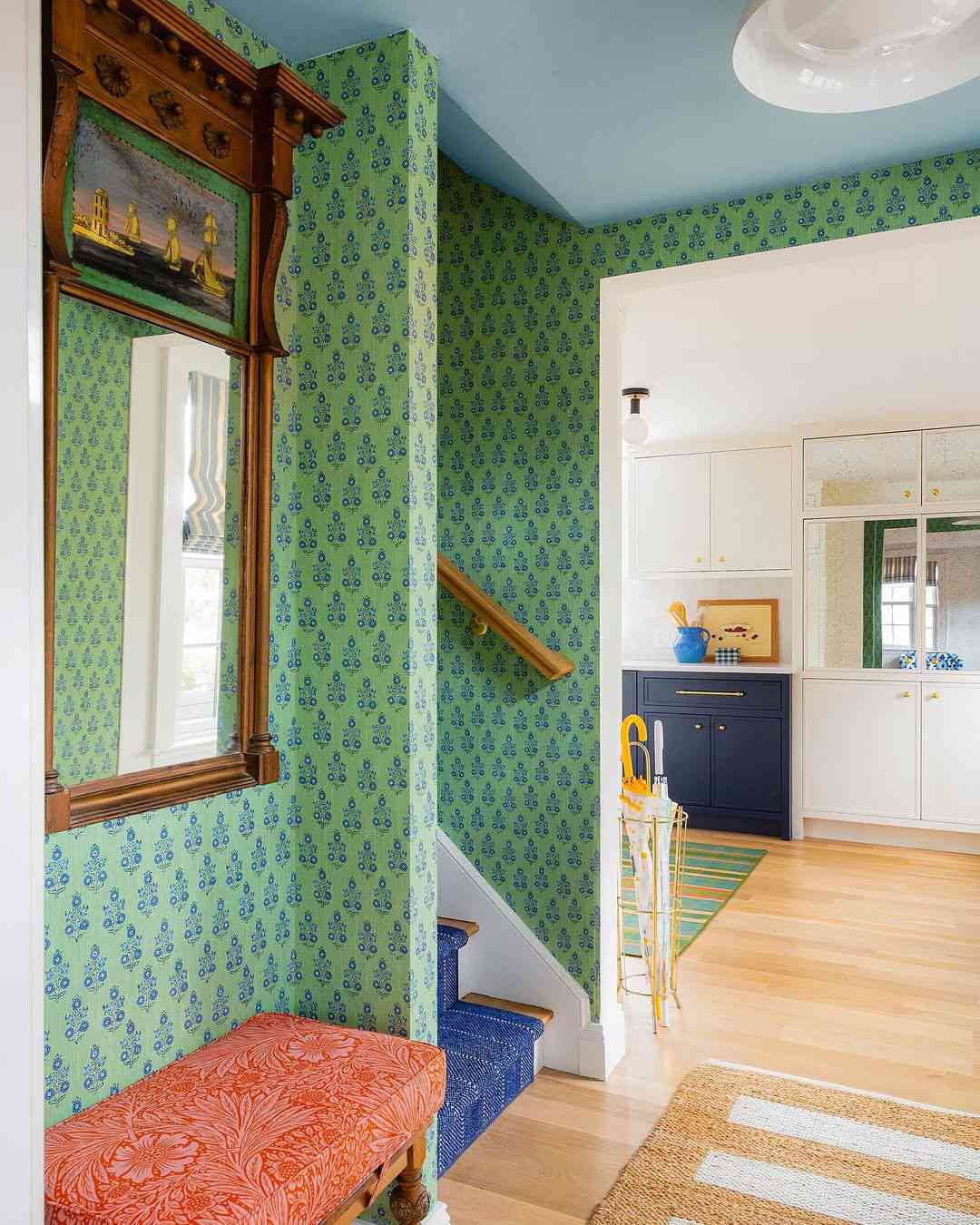 green patterned wallpaper