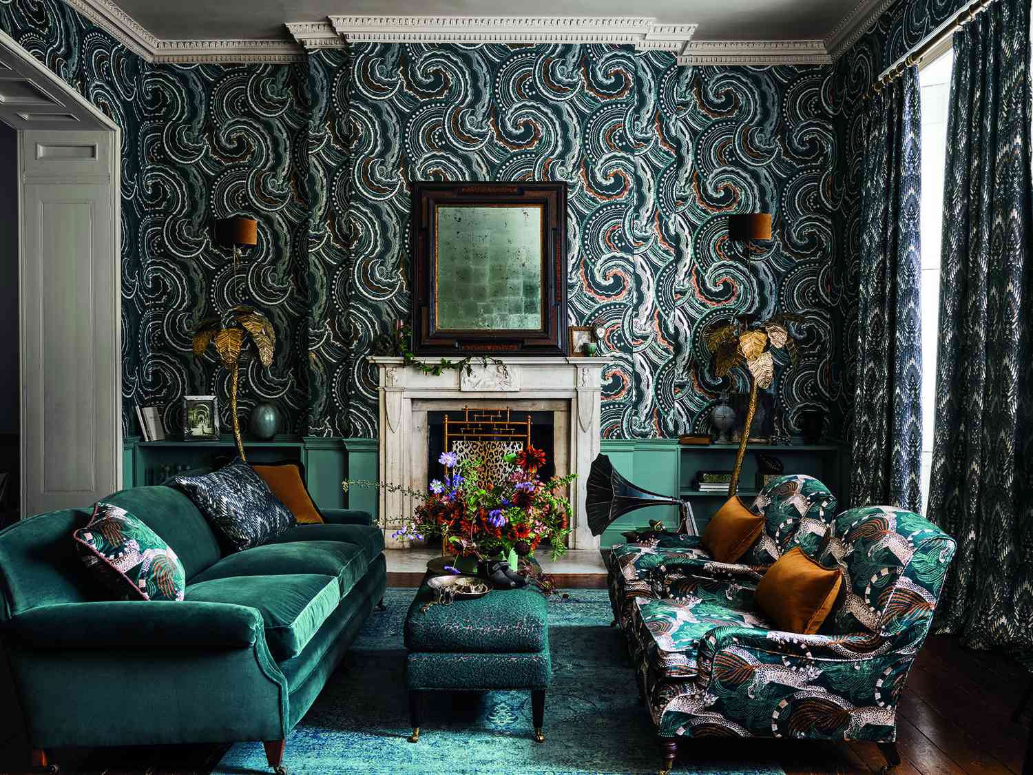 swirly patterned wallpaper