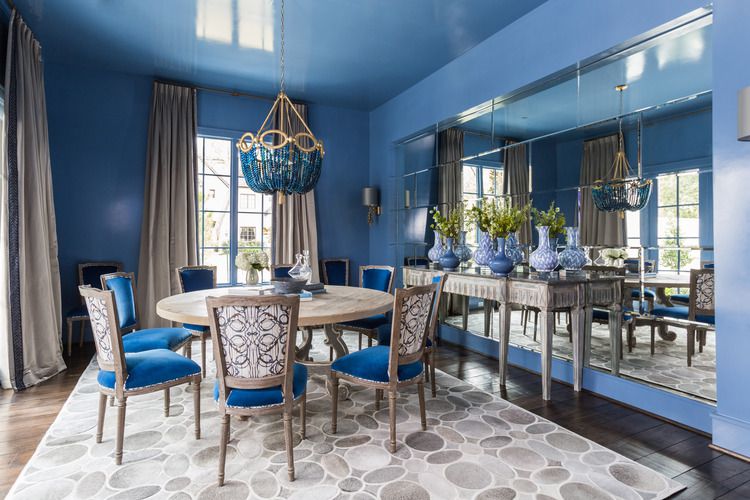 Sala de jantar azul royal