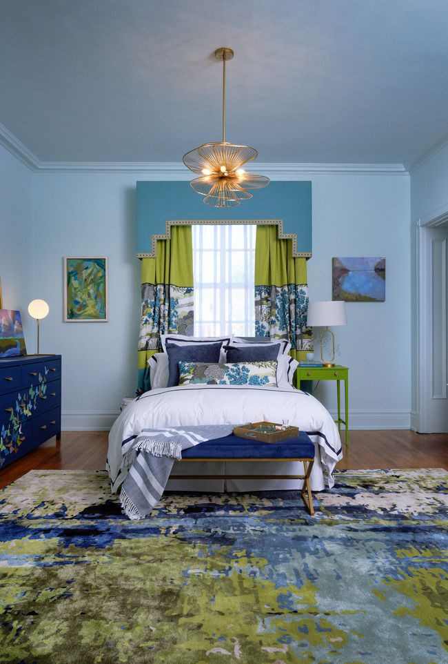 Dormitorio azul real y verde lima