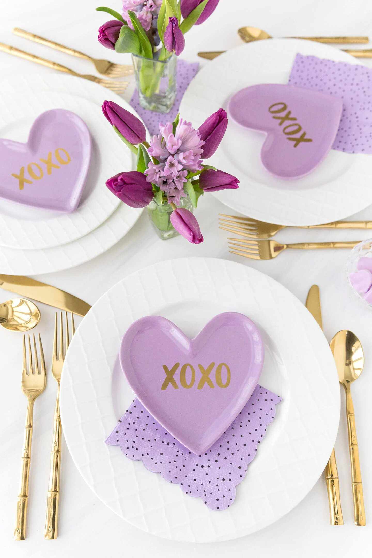 Púrpura San Valentín tablescape