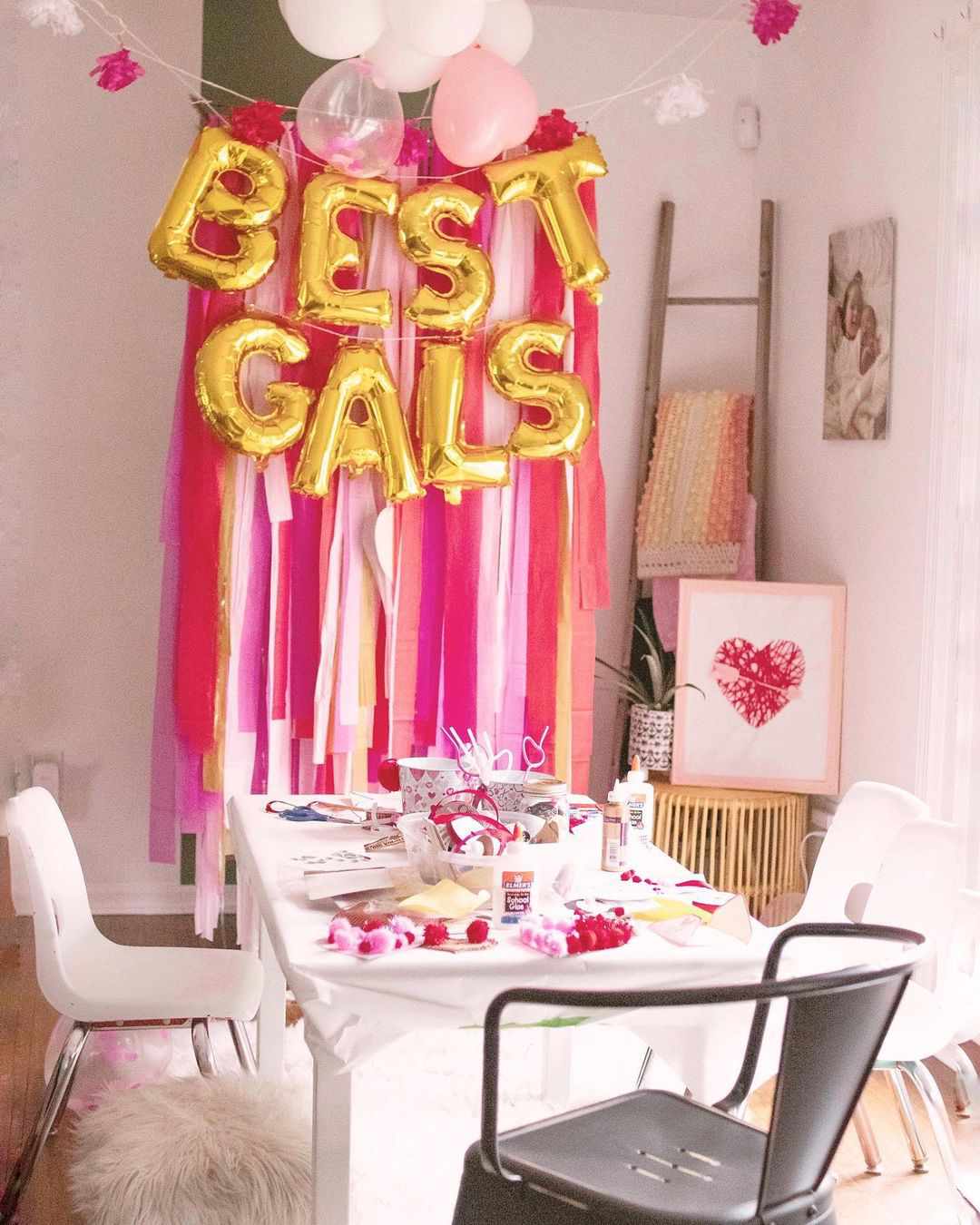 Table de galentine rose et or