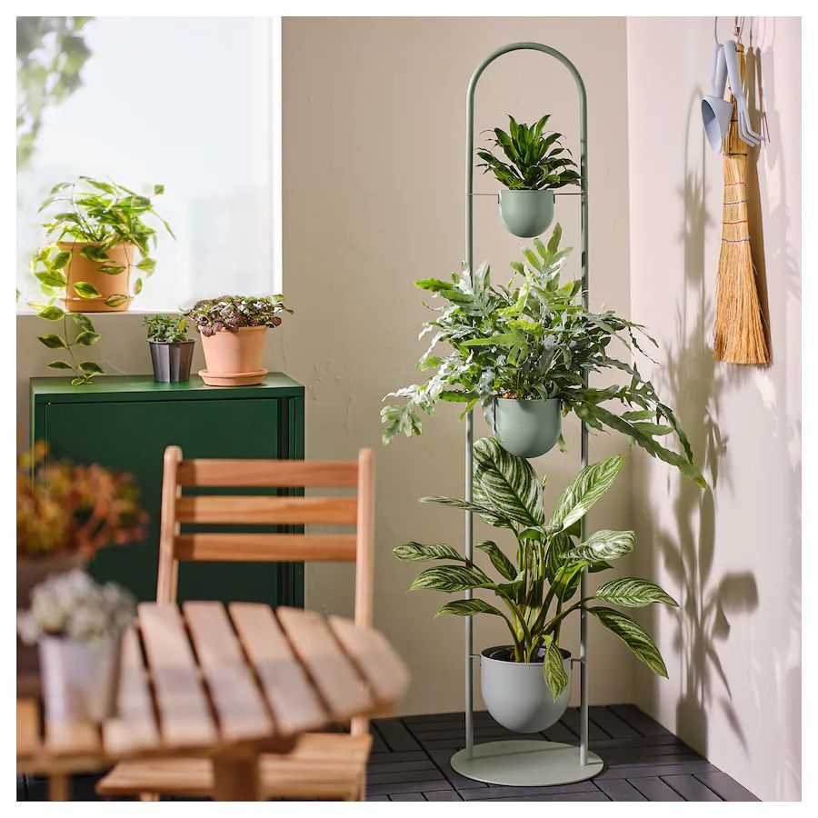 Jardinera IKEA de 3 niveles con plantas